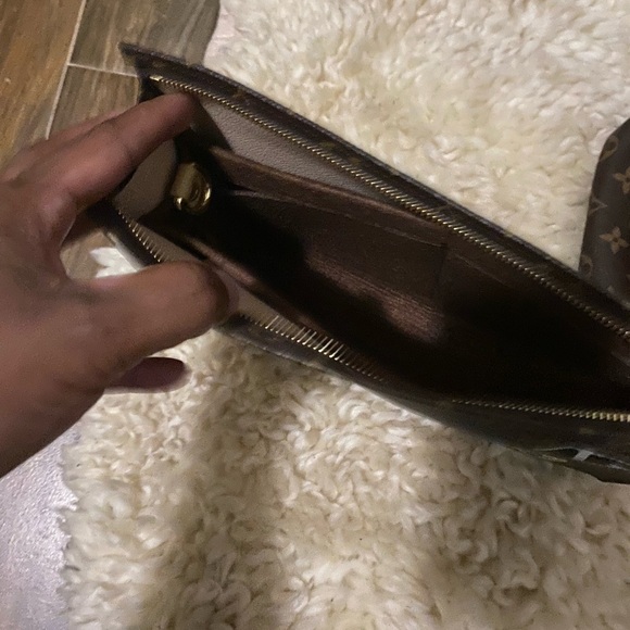 Used LV toiletry 26 World Tour Edition - Picture 3 of 3